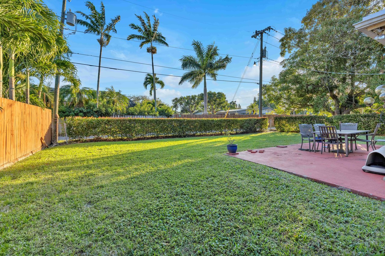 1328 Dewey St Hollywood