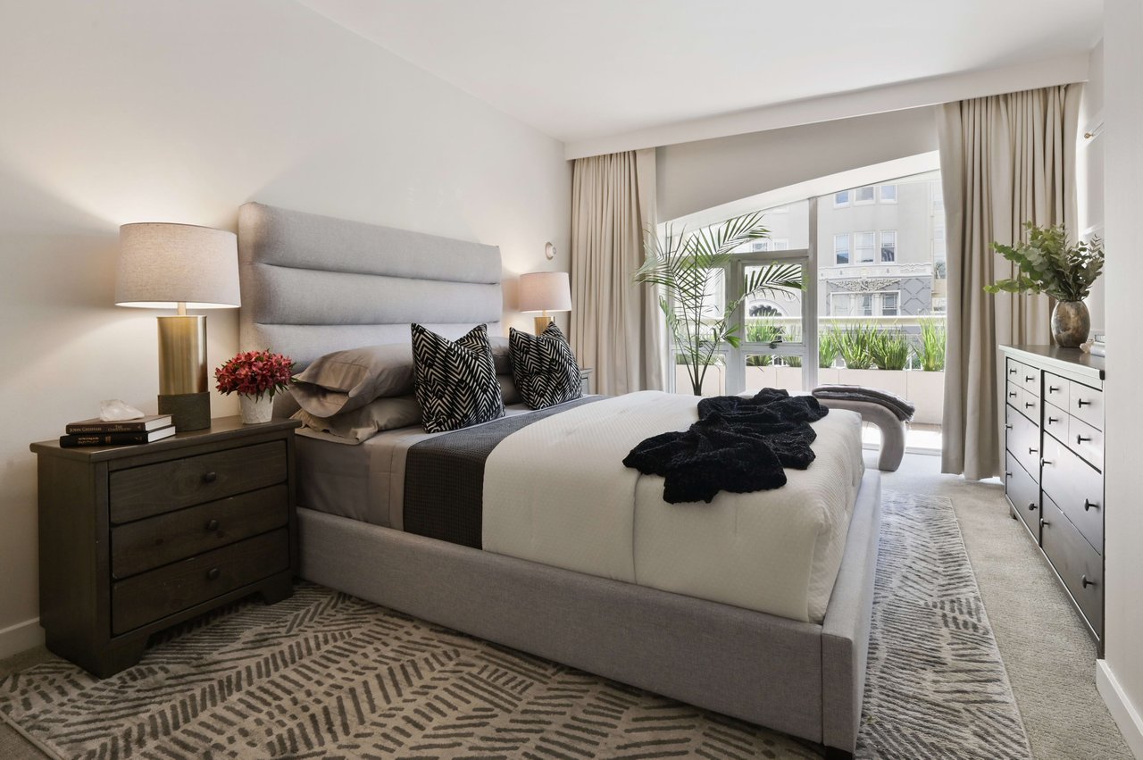 Large Condo & Terrace at 2200 Pacific