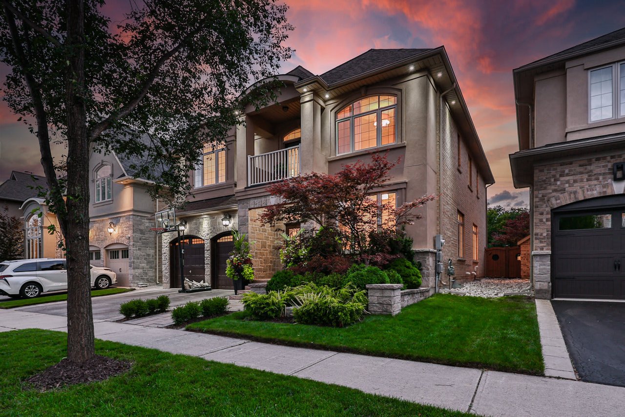 526 Hidden Trail, Oakville