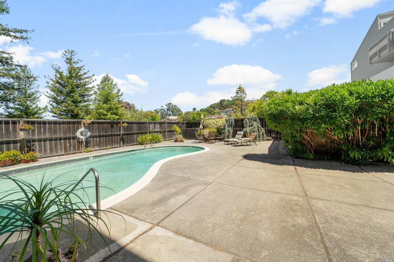 1125 S Eliseo Dr