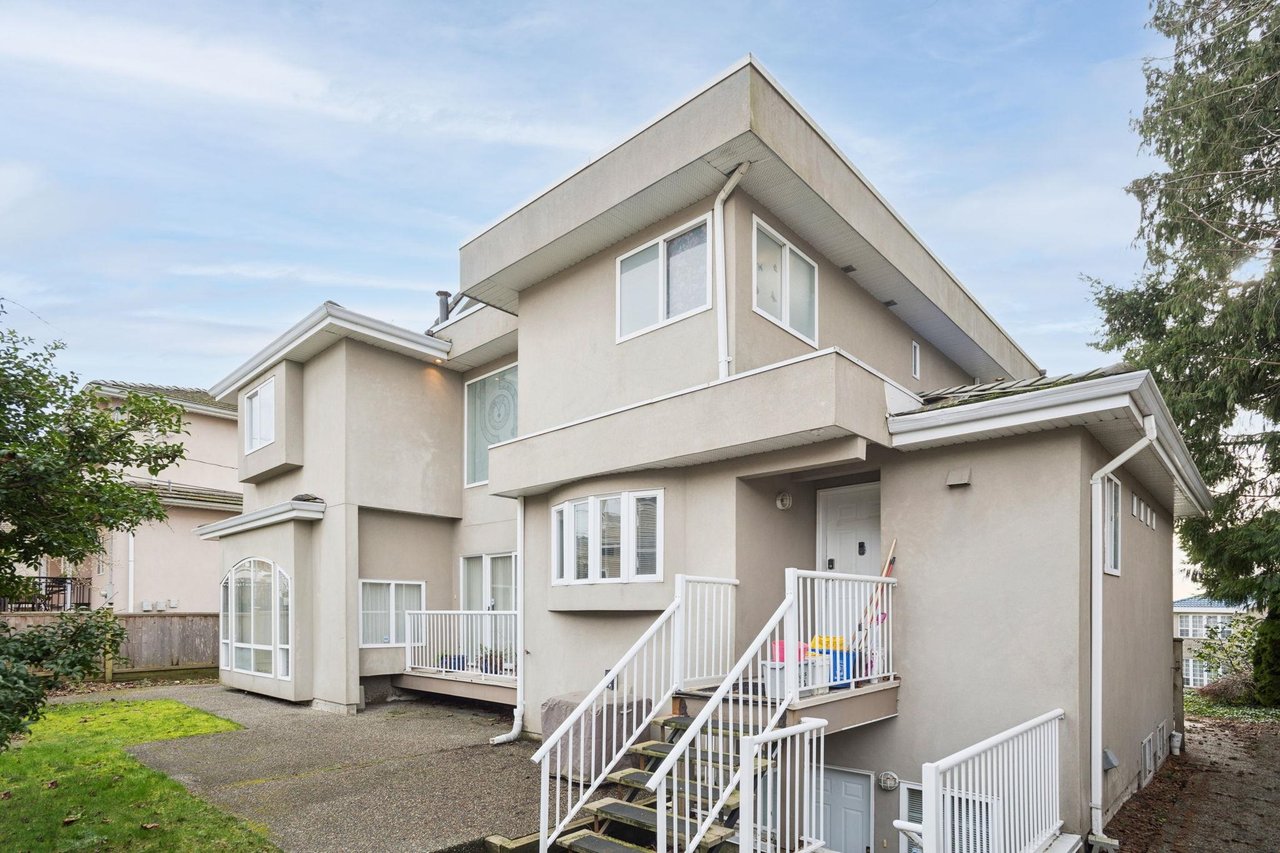 2085 Qualicum Dr