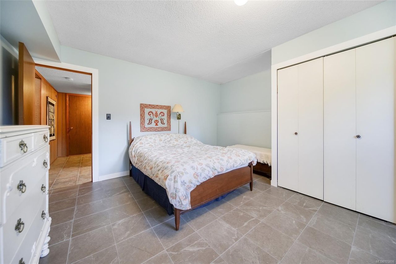 4086 Tracey St