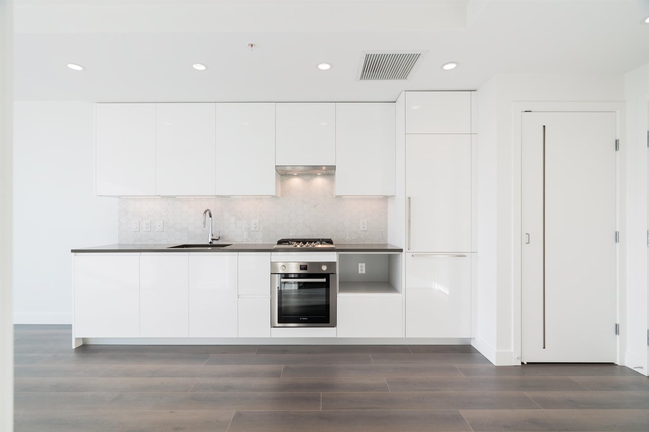 308-8181 Chester St