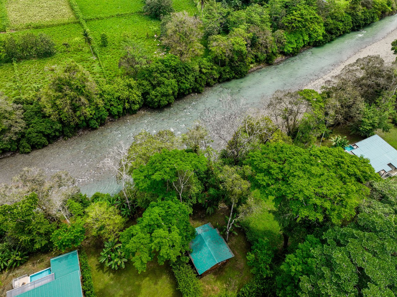 BARU RIVERFRONT HOME CLOSE TO THE BEACH IN DOMINICAL COSTA RICA