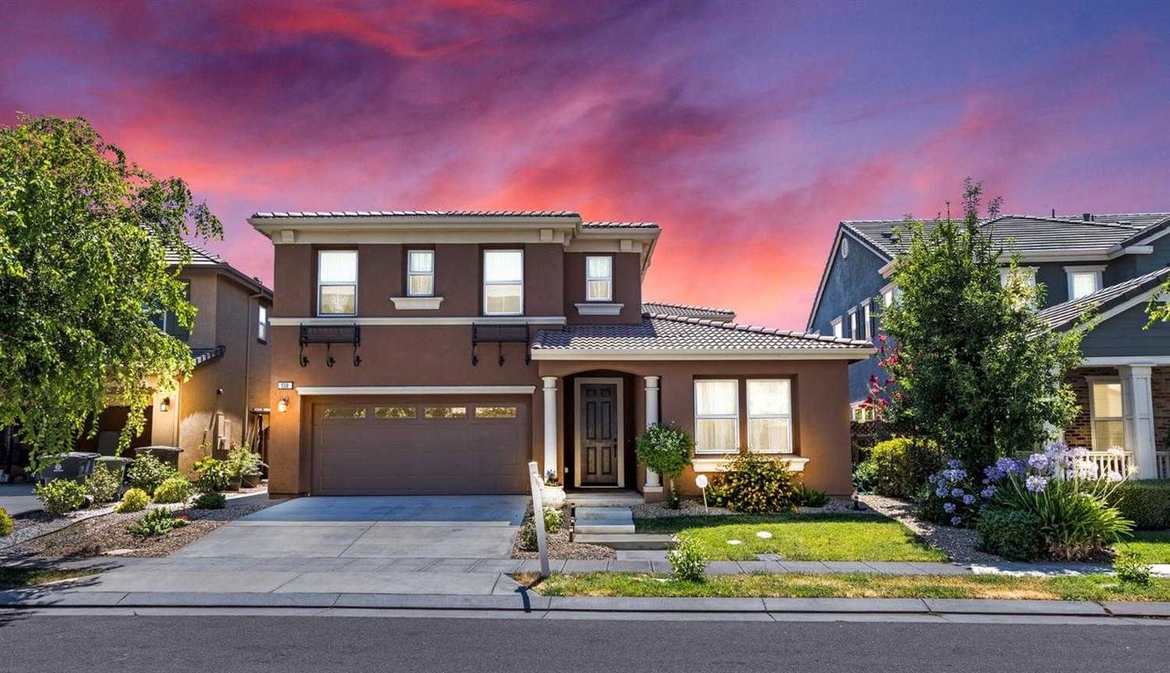 558 W Bonaventure Avenue