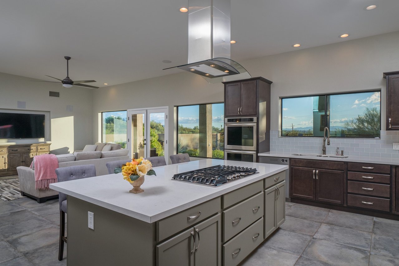 Located in the Desirable Flecha Caida Community
