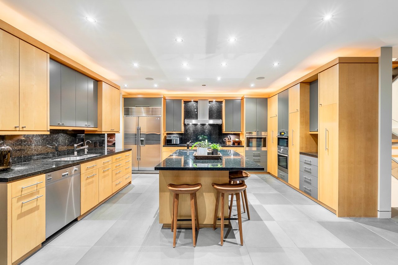 6275 St. Georges Cres