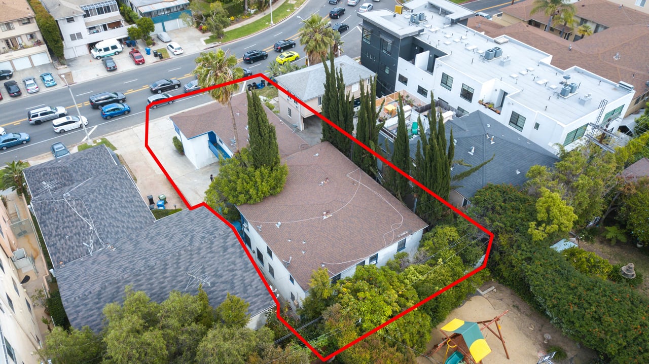 2121 S Beverly Glen