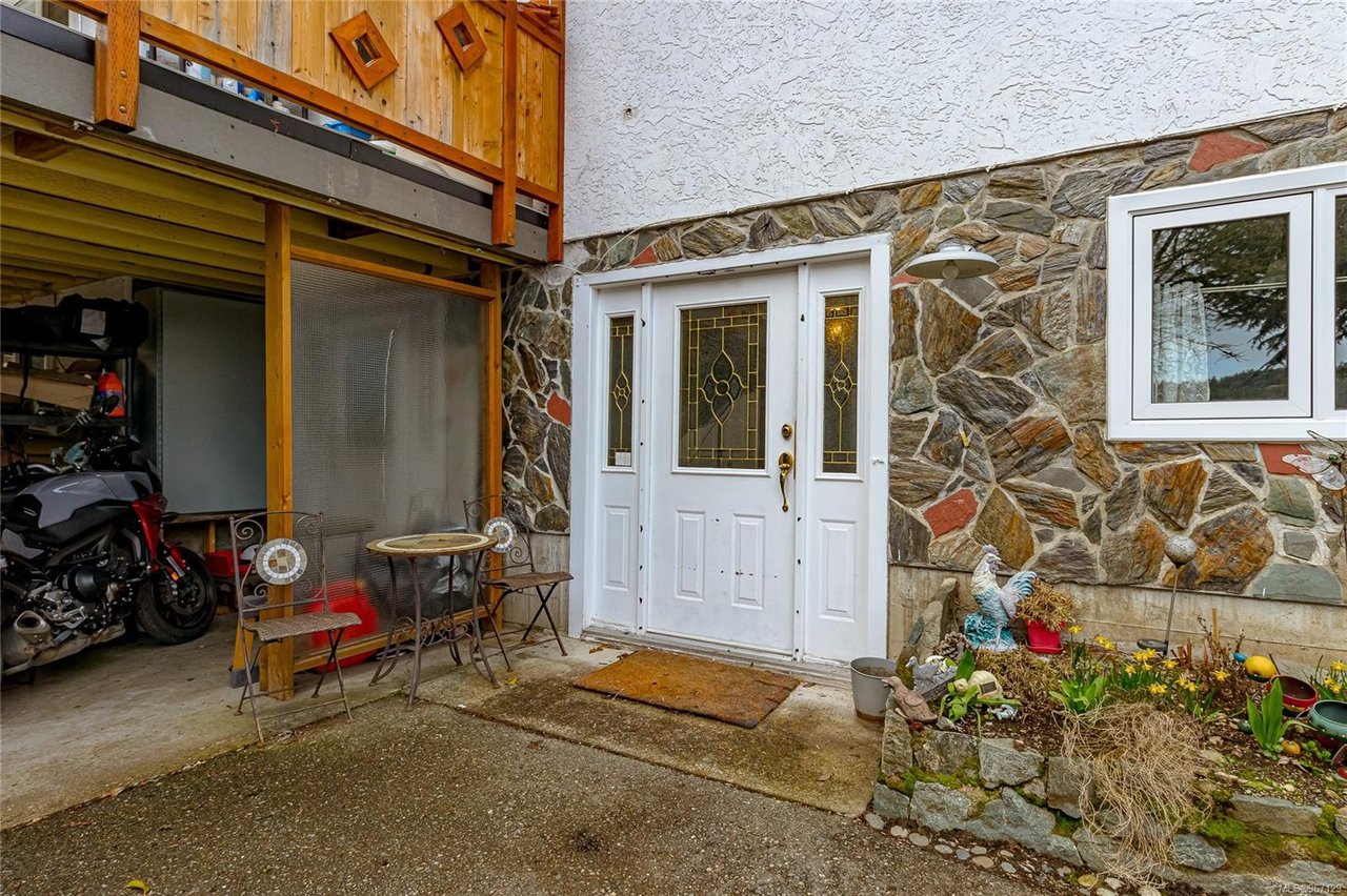1335 Justine Pl, Langford