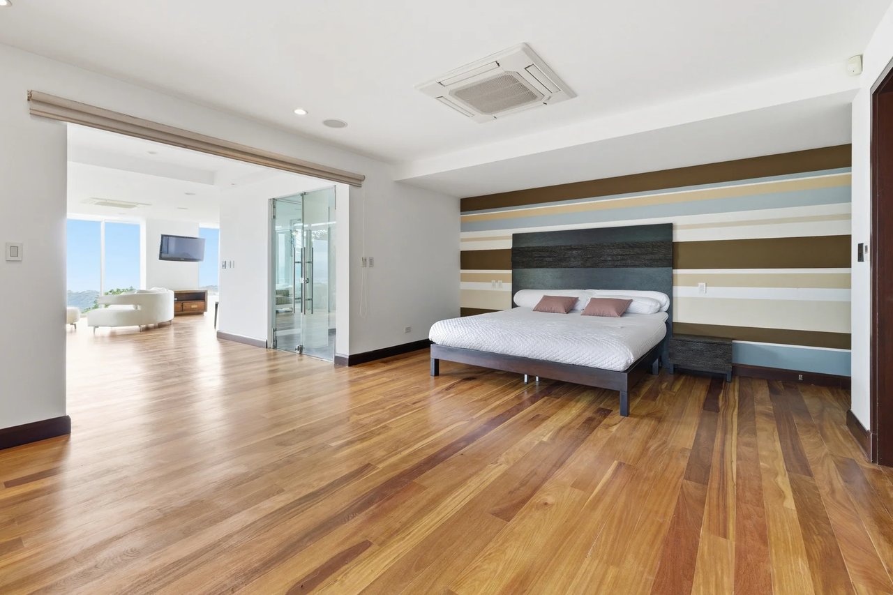 Panoramic Valley Views Retreat, Santa Ana, San Jose
