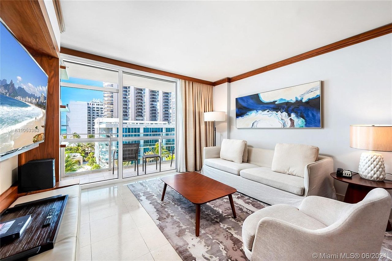 6801 Collins Ave Unit: 606