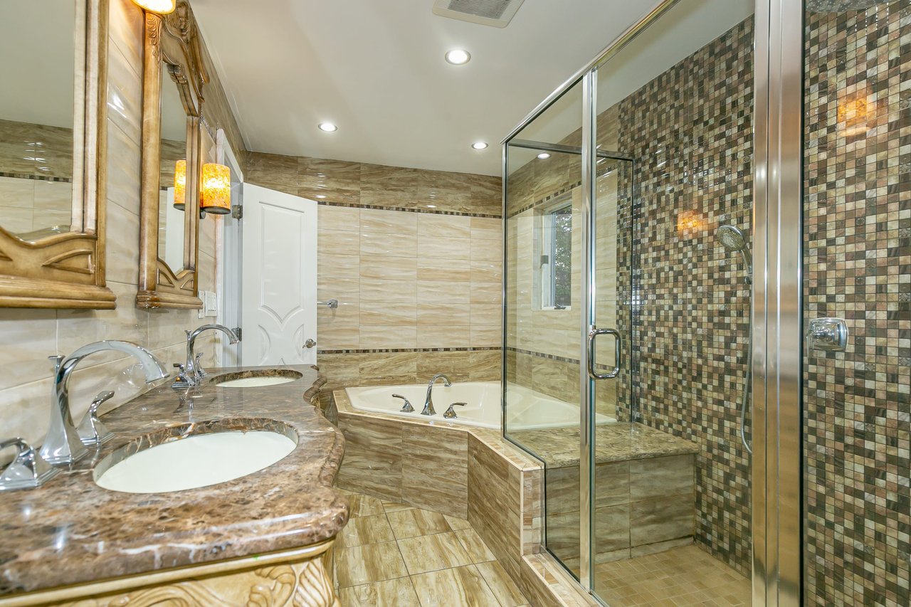 1 W Fern Drive, Jericho