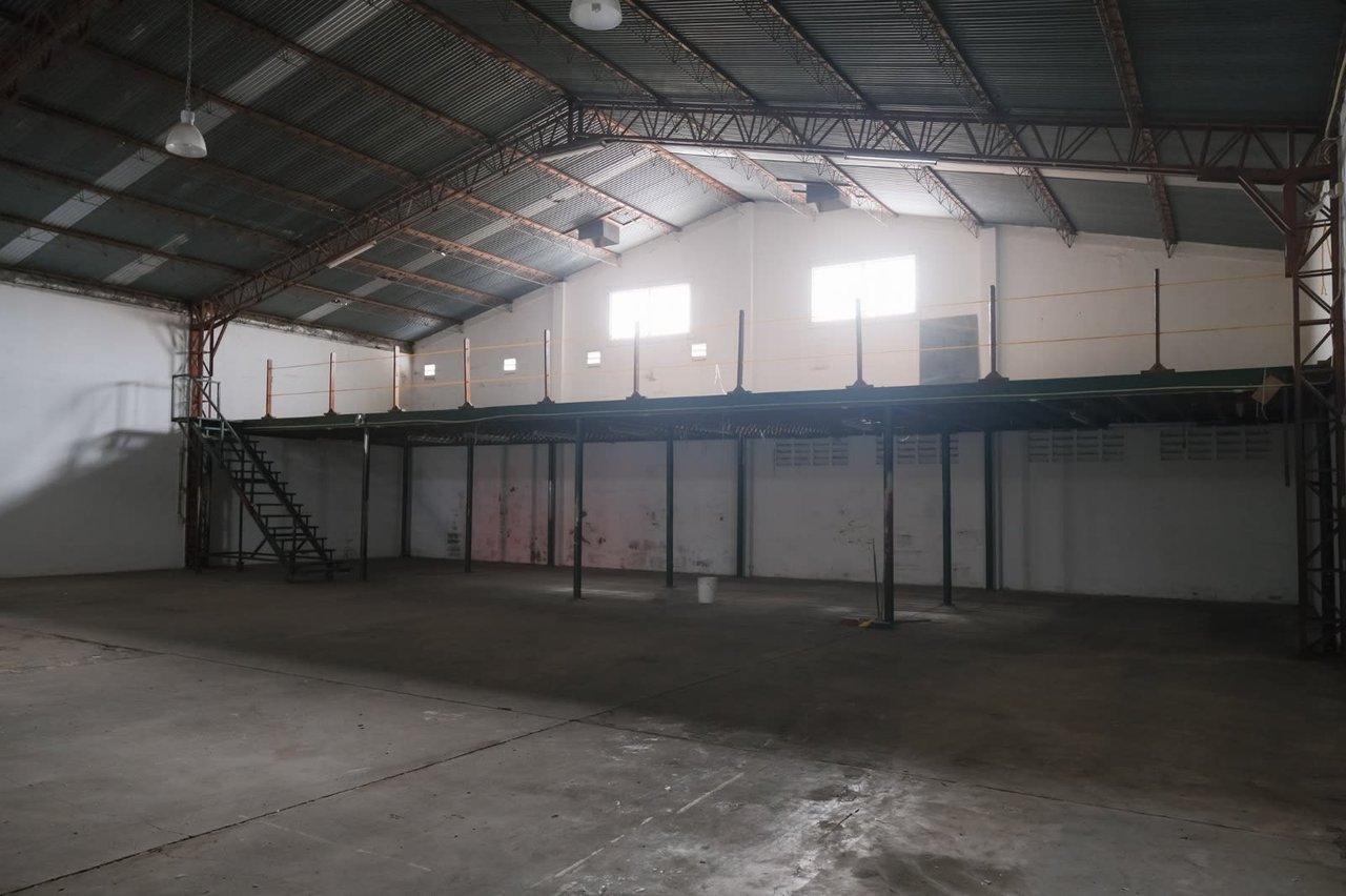 Commercial Warehouse Available for Rent