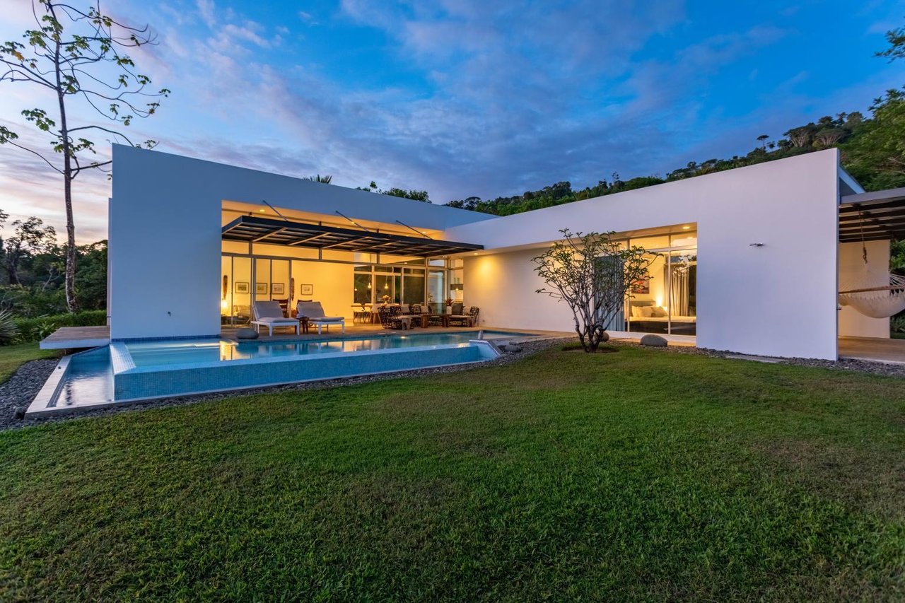 Mariposa Luxury Modern Home with Guest House