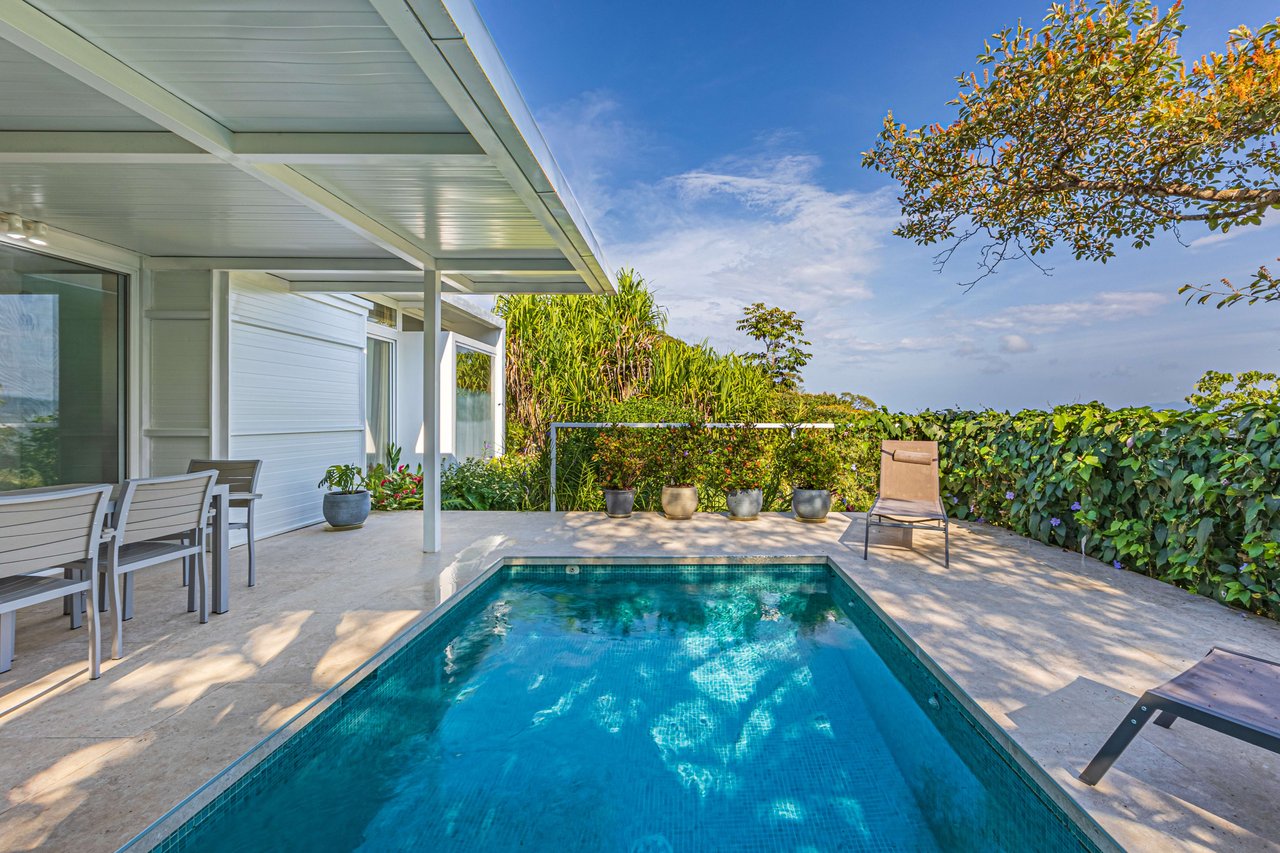 Casa Las Palmeras, Stunning Mountain and Ocean View Home