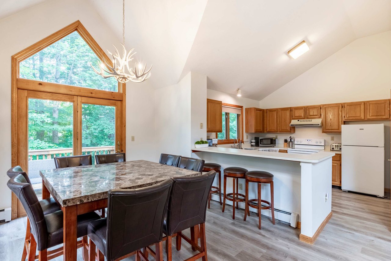 4 bedroom + Loft Forest Ridge Town Home for Ski Season