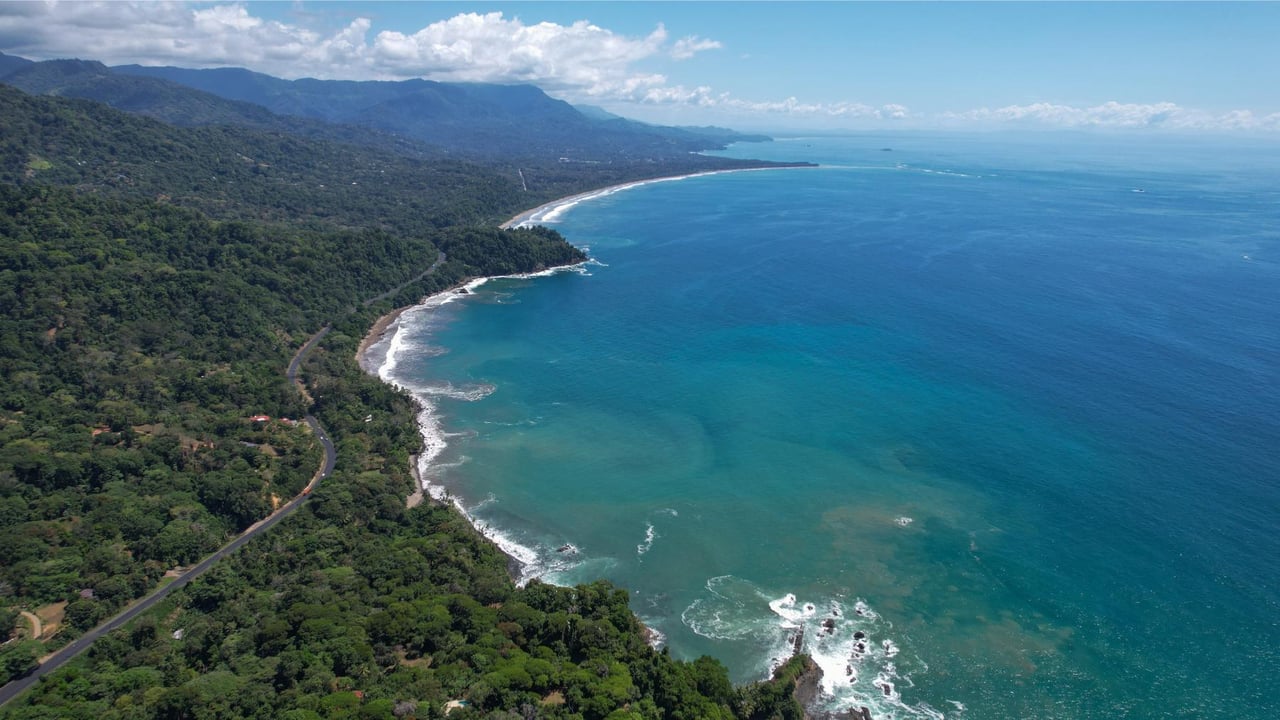 Colonial Oceanfront Estate, Dominical, Puntarenas