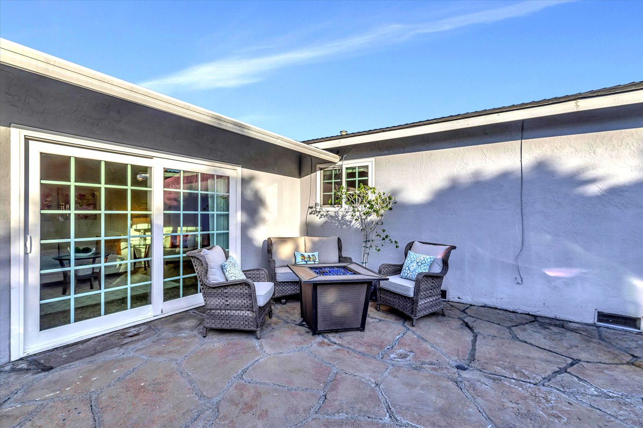 33827 Whitehead Ln
