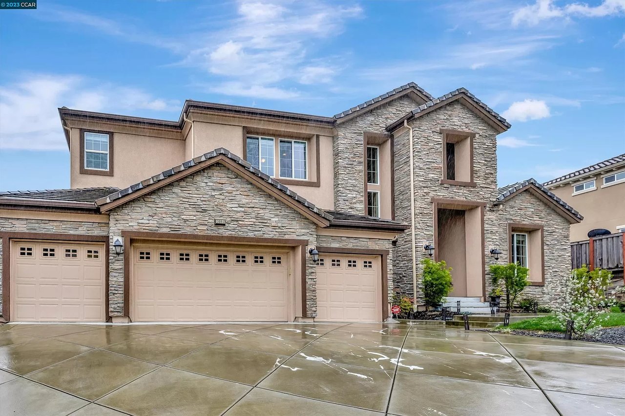 3084 Ashbourne Cir