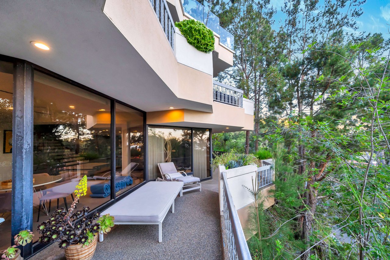 Trousdale Hideaway 🛰️