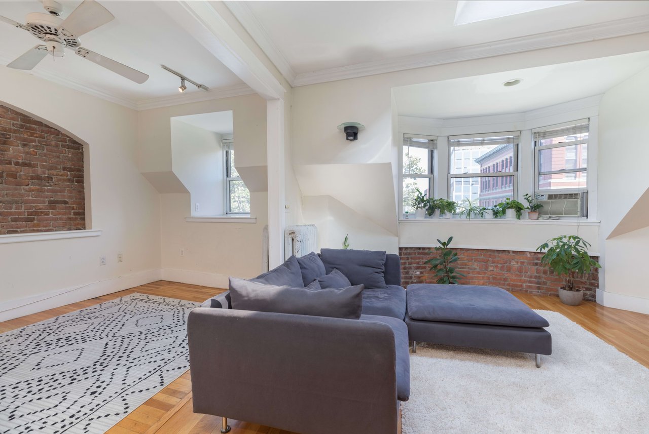 Worcester Square - 2 bed 2 bath with Private Roof Deck and Laundry! July 1 or 15! 