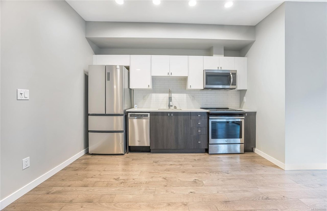 210-767 Tyee Rd