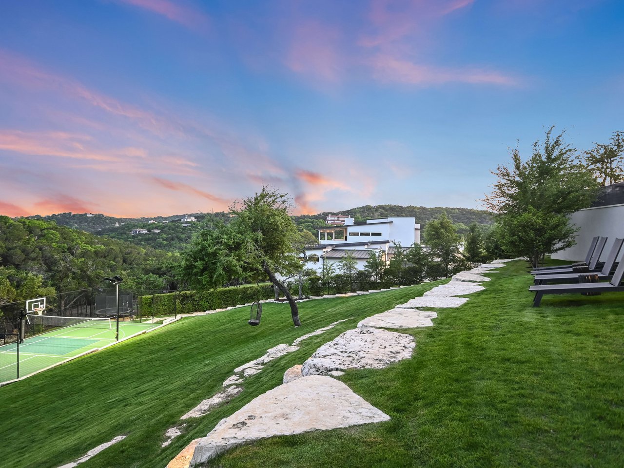 Stunning Modern Home in Scenic View