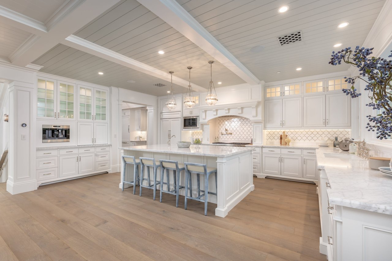Exquisite Estate in Prime Riviera