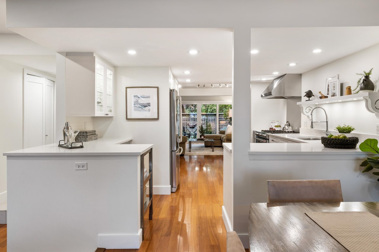 25-4957 Marine Dr