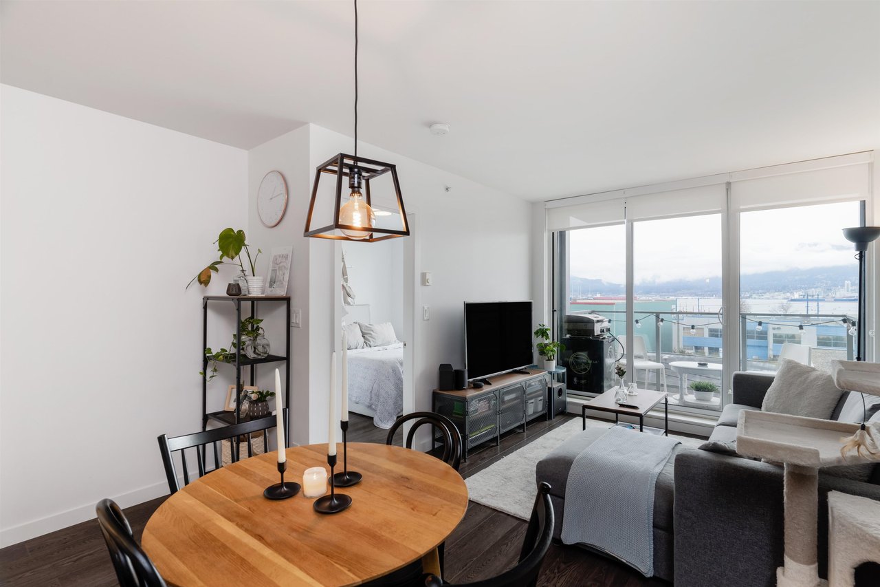 303-933 E Hastings St