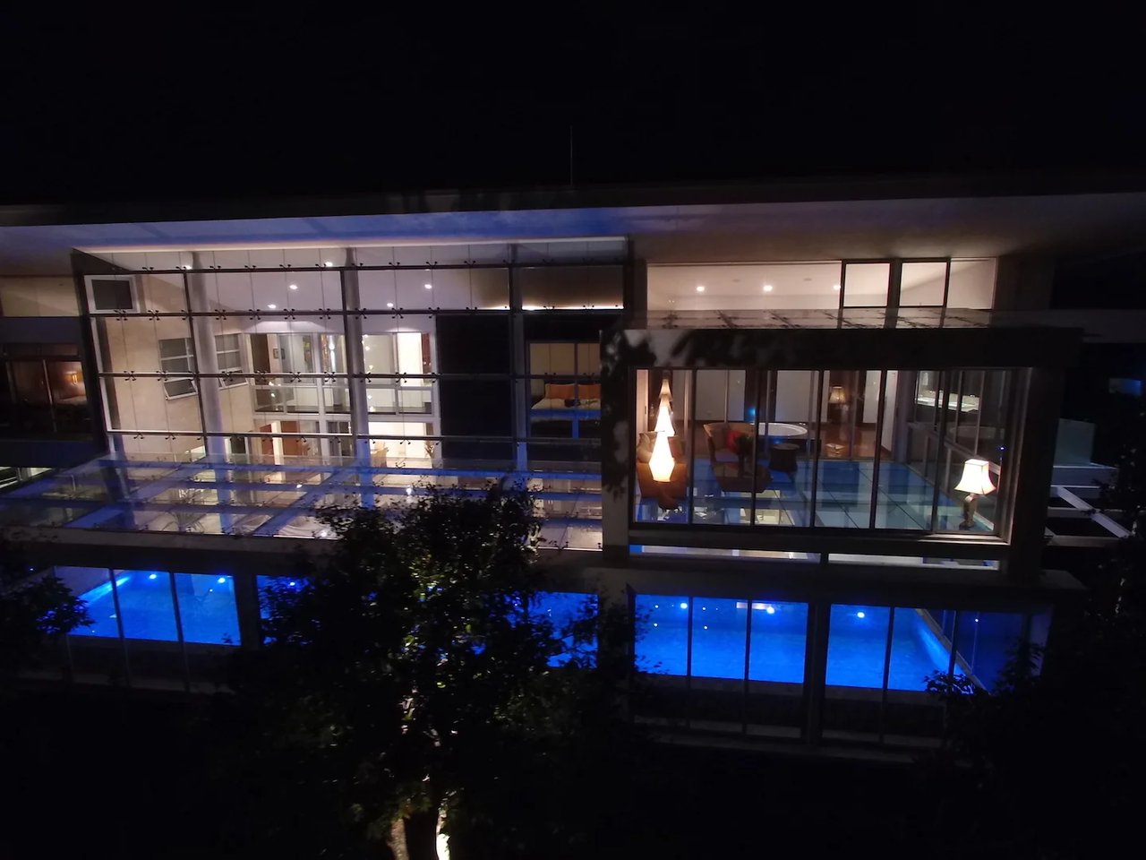 Lakefront Smart Home with Pool, Santa Ana, San Jose