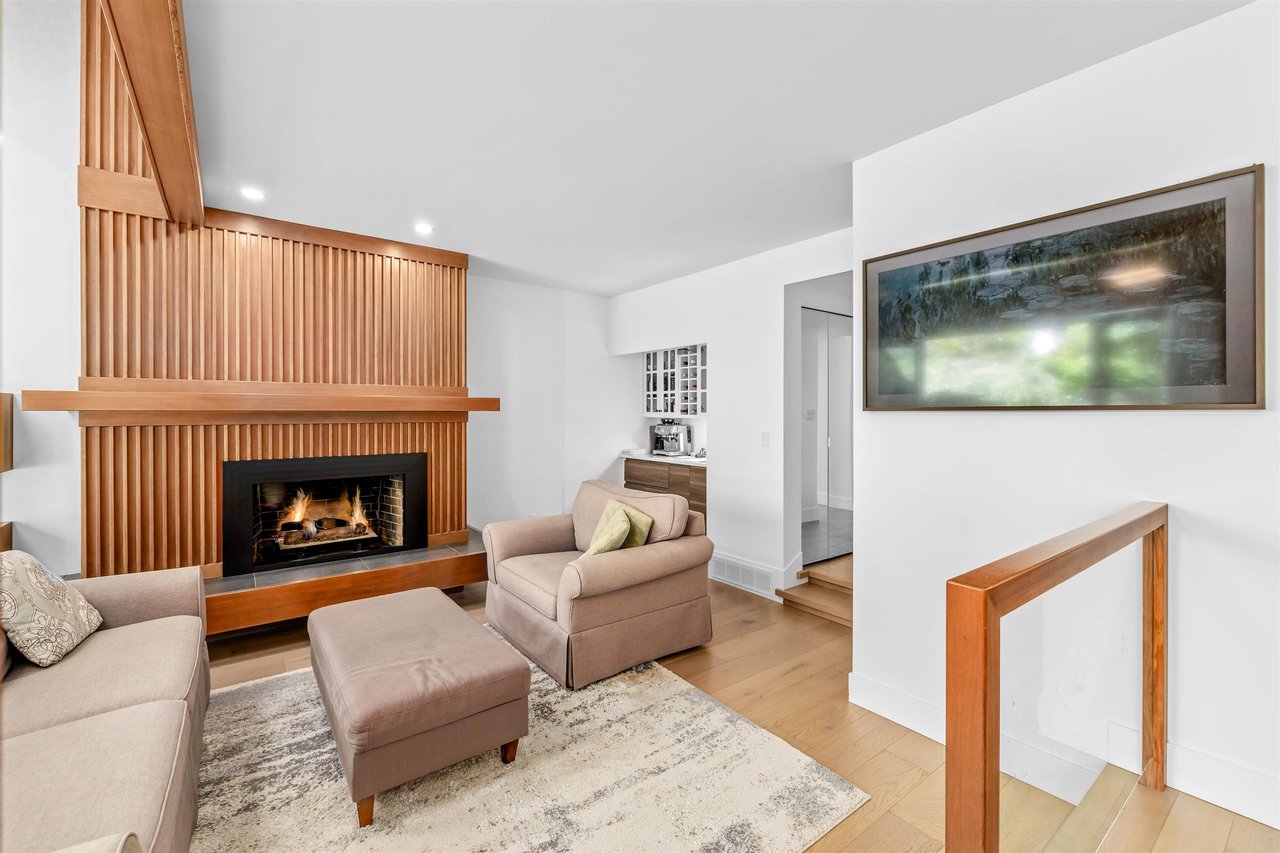 9-4957 Marine Dr