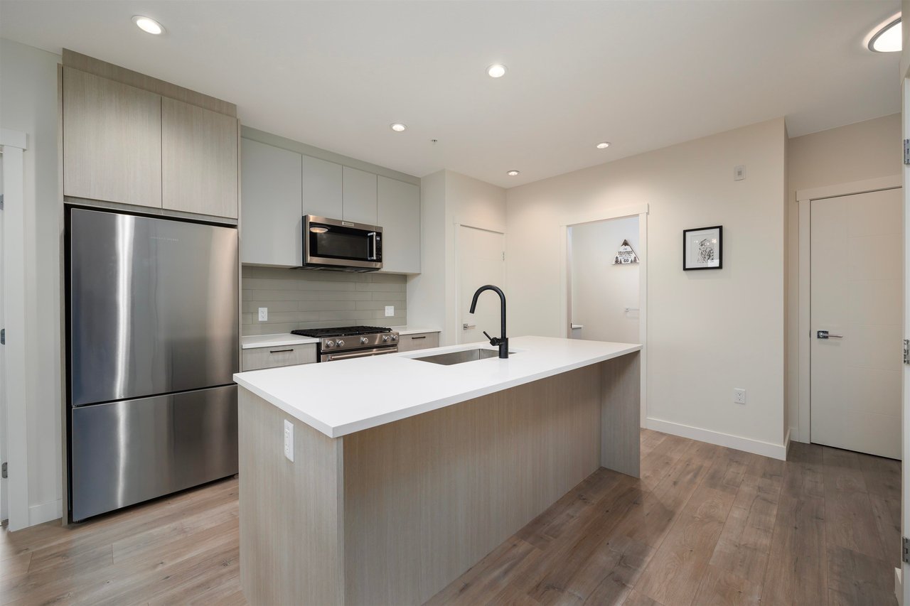 411-707 Como Lake Ave