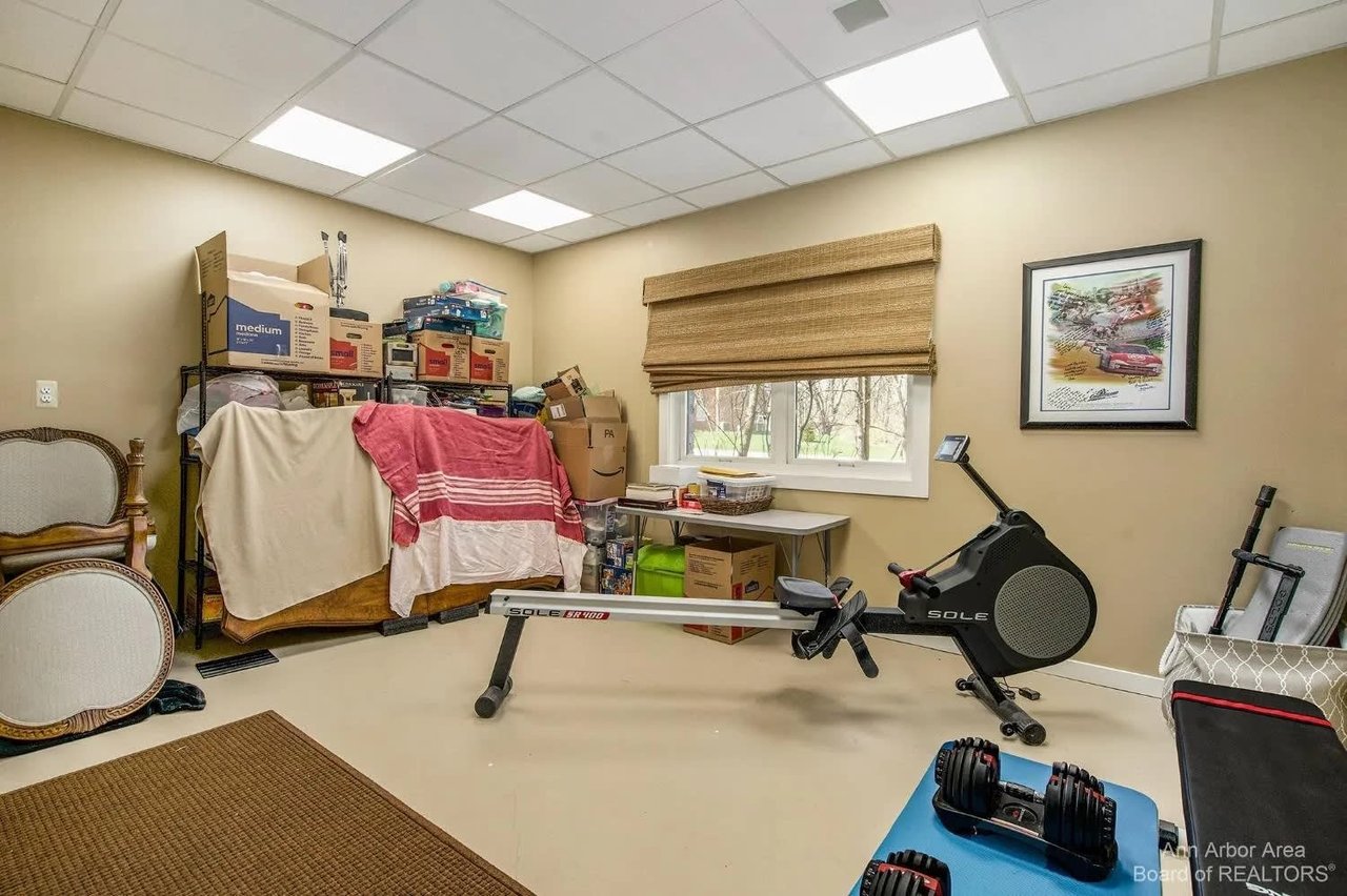 2566 Thornapple Drive, Ann Arbor, MI 48103