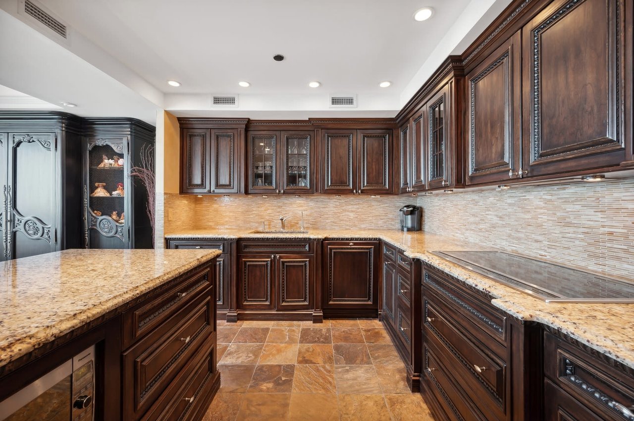 180 E PEARSON Street Unit: 4504