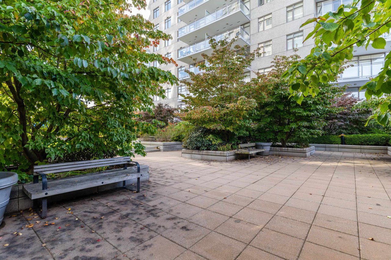 3505-888 Carnarvon St