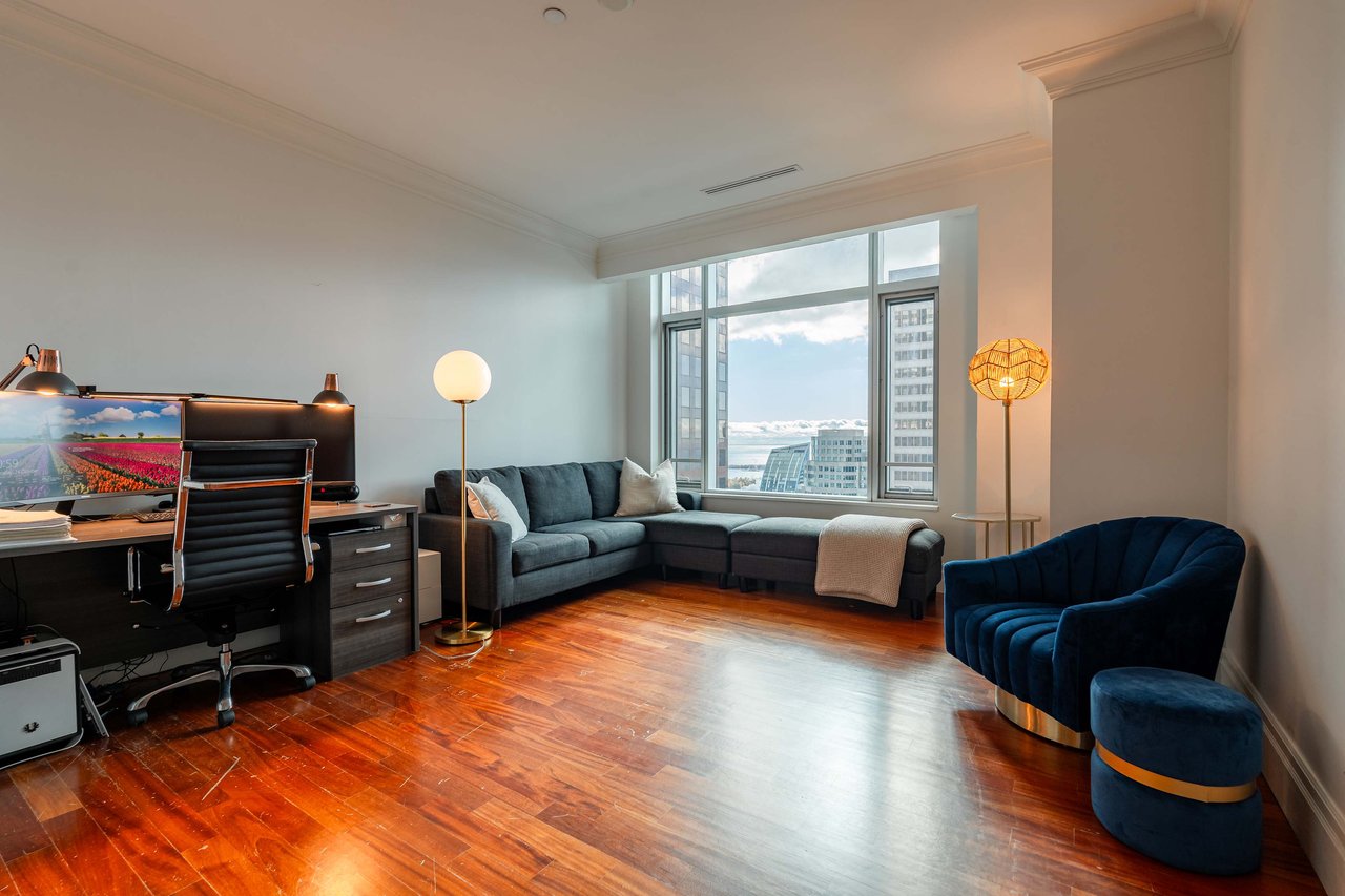311 Bay St #5104, Toronto