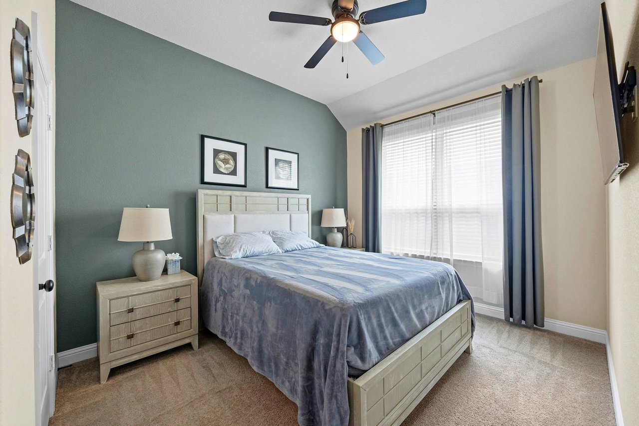 Beautifully Appointed Single-Story in Oak Creek: Modern Floors and Screened-In Patio Overlooking Green Space w/ NO Backyard Neighbor!
