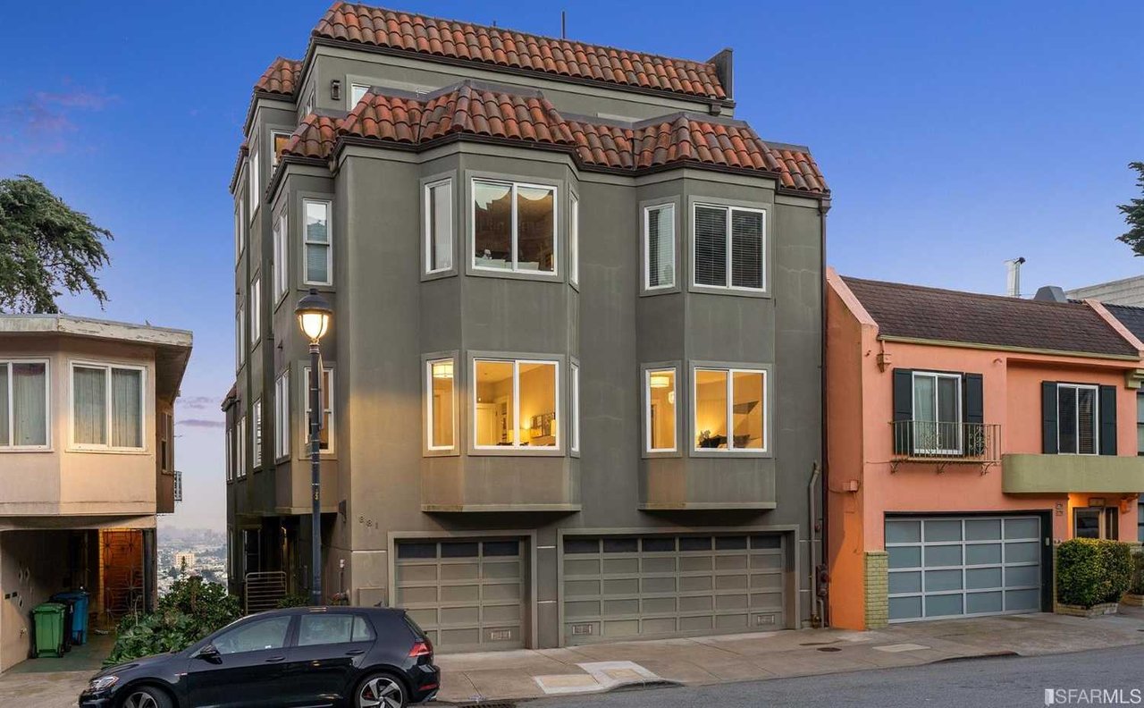 881 Corbett Ave #2