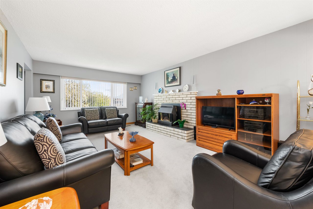 1425 Slocan St