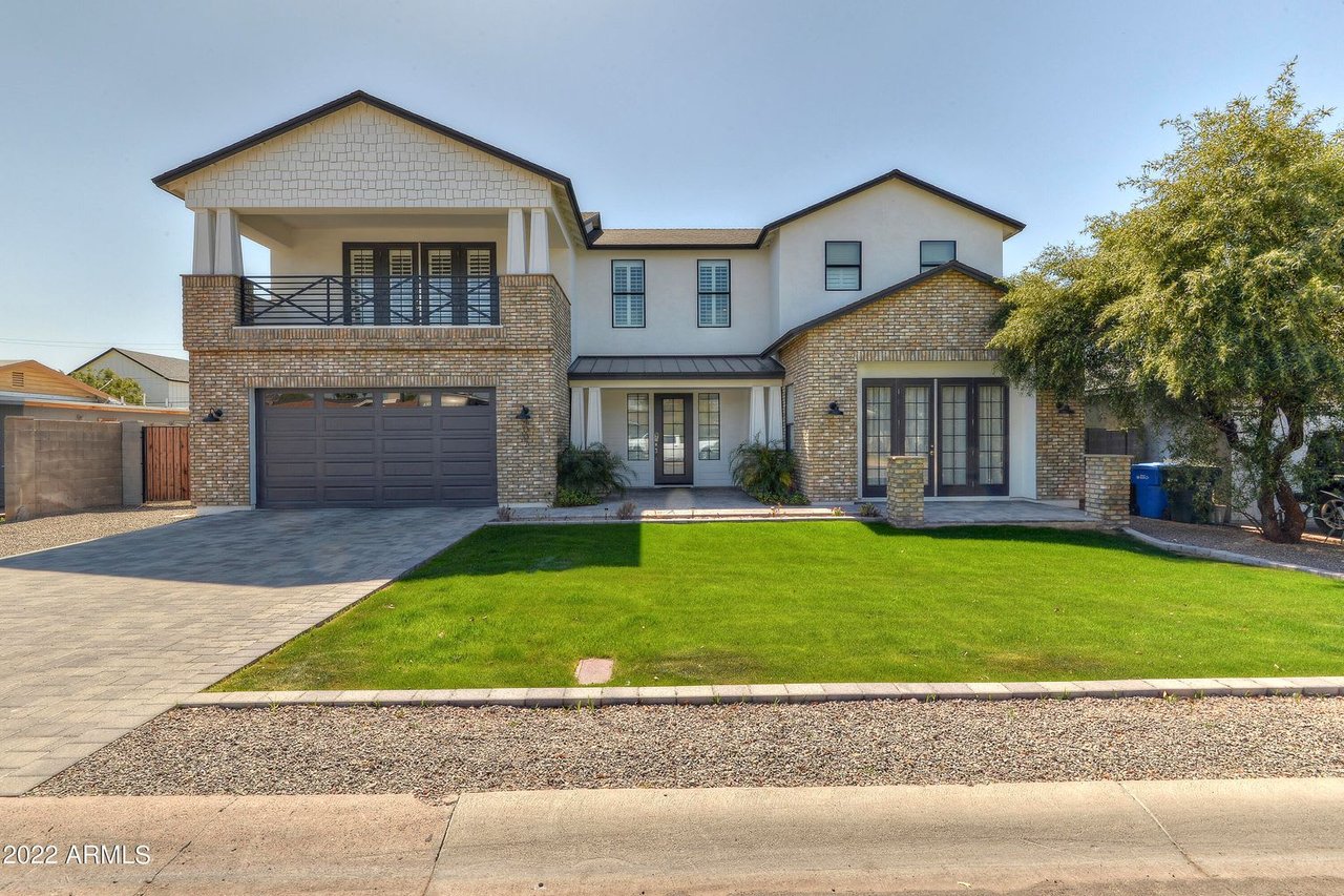 4007 E INDIANOLA AVE