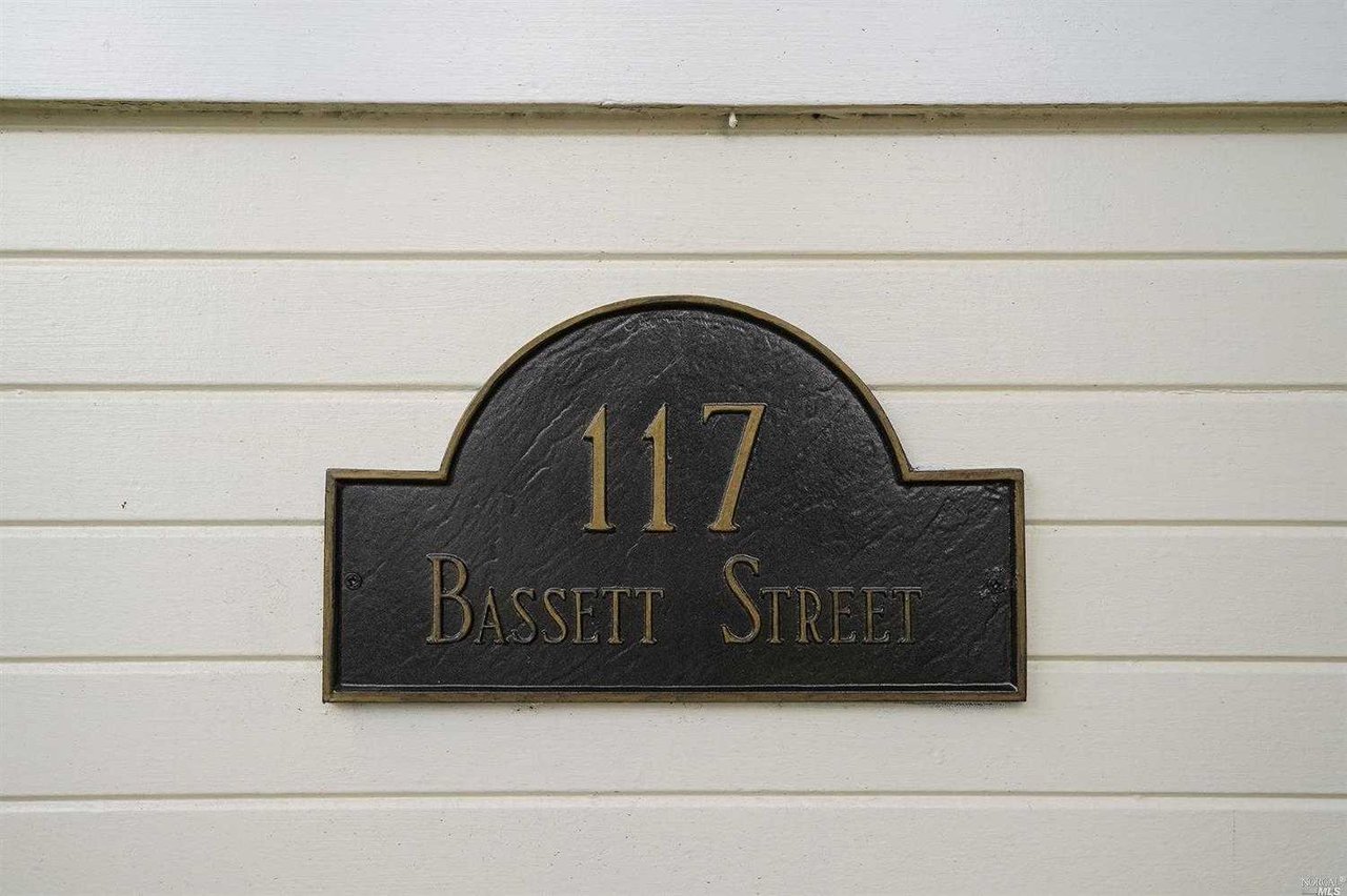 117 Bassett St