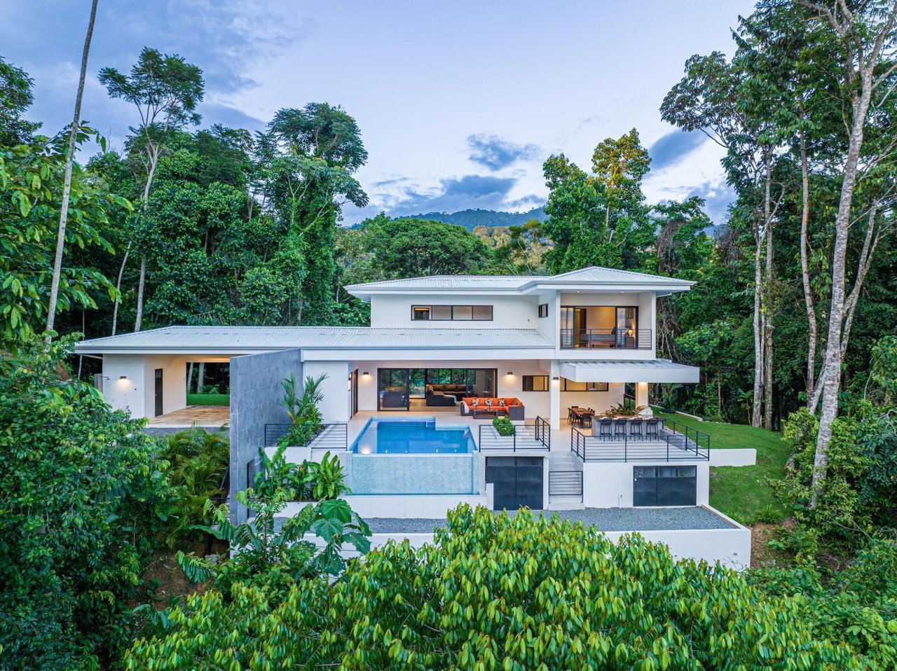 A Gem, Hidden in the Canopy With Ocean and Mountain Views