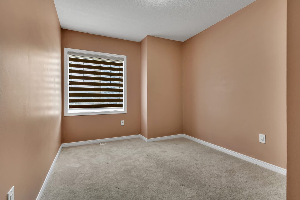18 Bee Cres