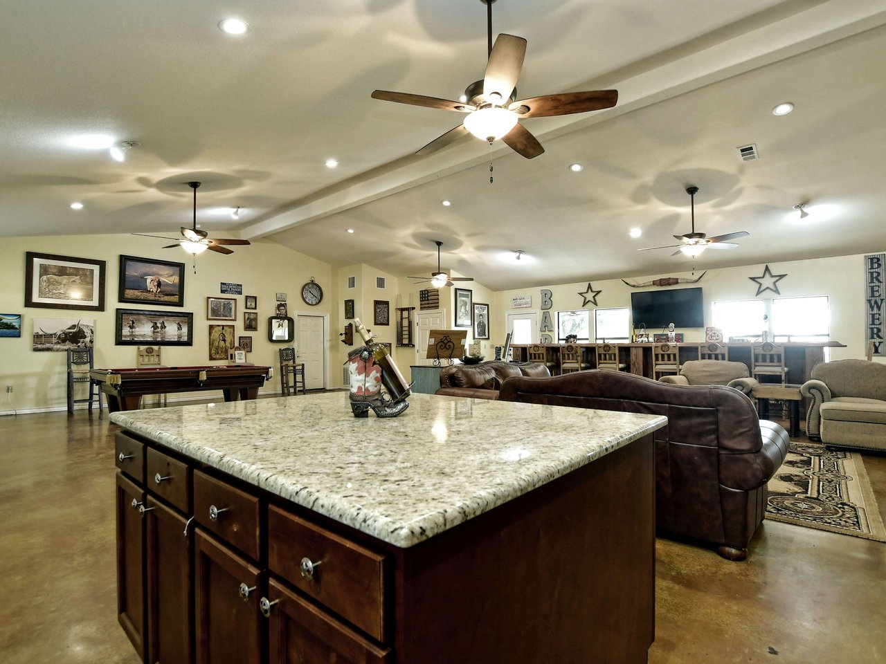 1138 Skyline Dr