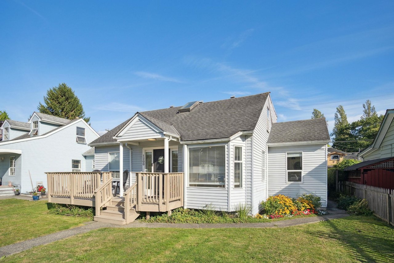 1200 Douglas Cres