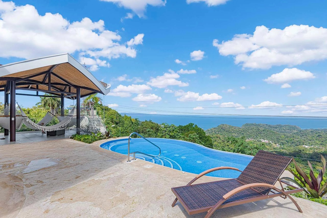 Luxury Oceanview Corner Penthouse, Jaco, Puntarenas