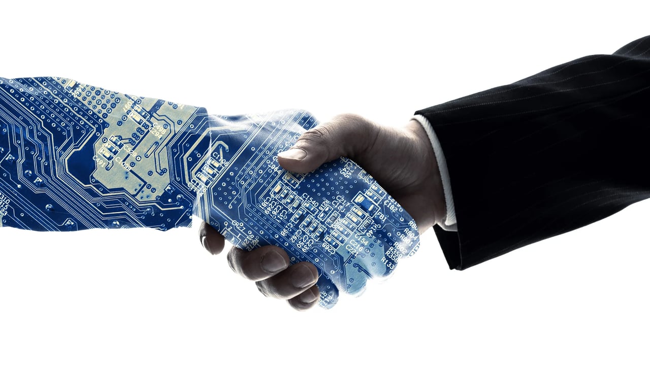 William Raveis partners with Cloze to launch Raveis365+