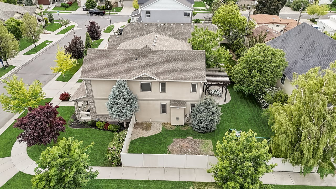 539 E Fireice Rose Ln