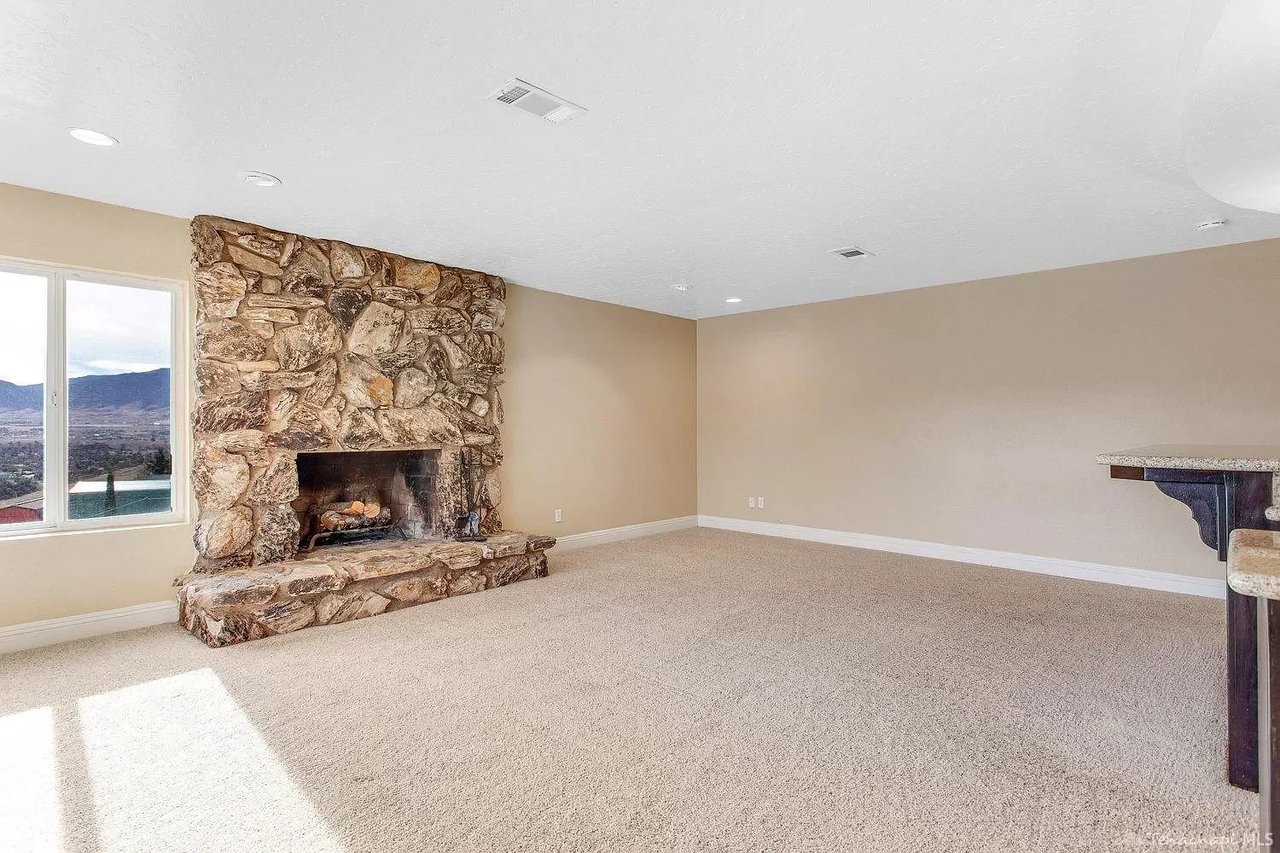 19904 Dovetail Ct